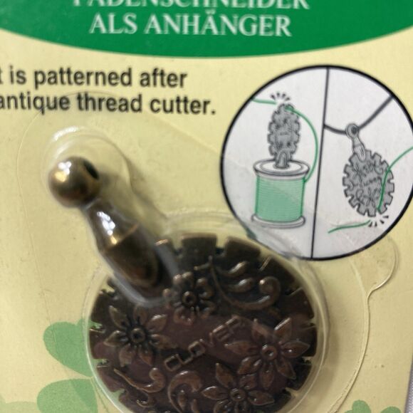 Clover Thread Cutter Pendant - Picture 5 of 5
